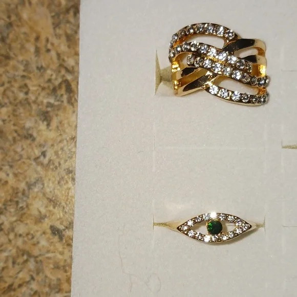 ⭐️Ring #4⭐️ 4.5 Size Rings. NWT. Silver colors, gold colors, faux diamonds. - Picture 10 of 16